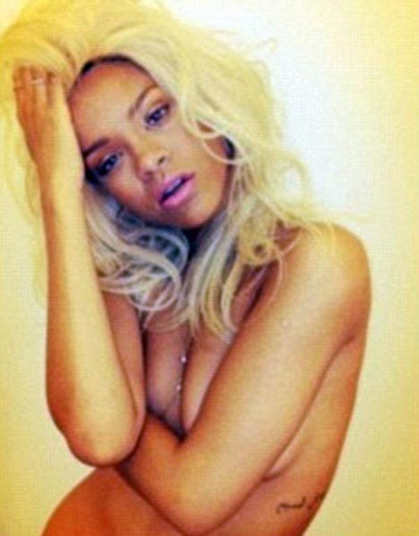 Rihanna Poses Topless  Taunting Chris Brown? New Pic