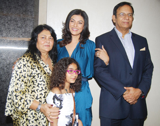 Sushmita Sen with Family