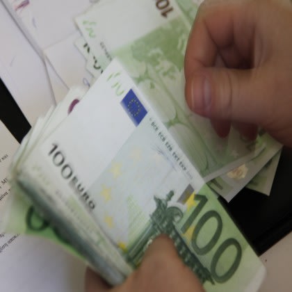 2 δισ. θα πληρώσουν όσοι έστειλαν λεφτά στην Ελβετία