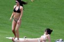 Kendall dan Kylie Jenner Berbikini di Hawaii