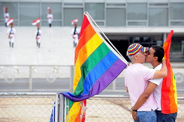 Zumbi pós-moderno Homofobia-6-jpg_220253