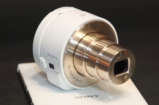 白色 Sony QX10 外接鏡頭相機