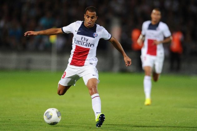Lucas, do PSG, arrisca uma jogada contra o Bordeaux, em 13 de setembro de 2013, em Bordeaux, França