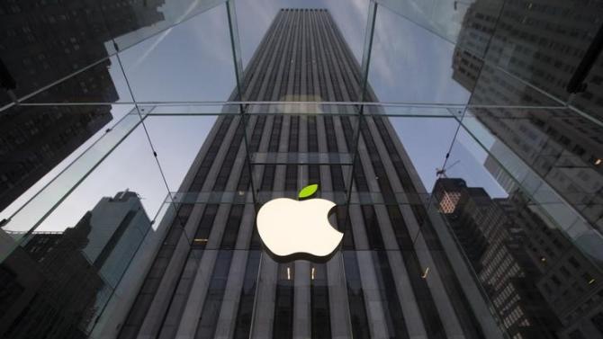 The leaf on the Apple symbol is tinted green at the Apple flagship store on 5th Ave in New York