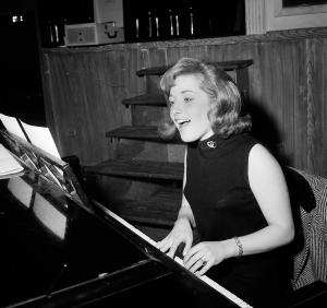 FILE - In this Jan. 5, 1966, file photo, singer Lesley Gore rehearses at a piano, in New York. Singer-songwriter Gore, who topped the charts in 1963 with her epic song of teenage angst, &quot;It&#39;s My Party,&quot; and followed it up with the hits &quot;Judy&#39;s Turn to Cry,&quot; and &quot;You Don&#39;t Own Me,&quot; died of cancer, Monday, Feb. 16, 2015. She was 68.  (AP Photo/Dan Grossi, File)