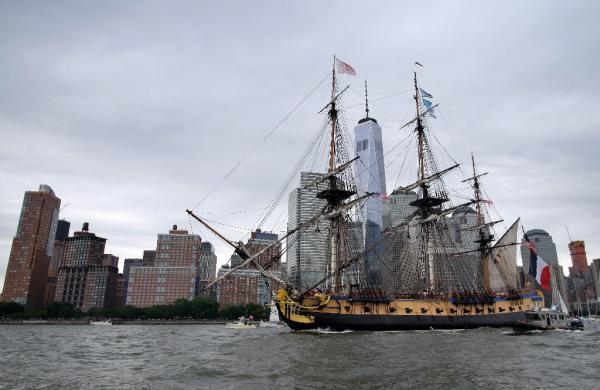 Replica French ship Hermione salutes America's Liberty statue
