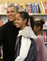 U.S. President Barack Obama and his daughters Malia and Sasha (R) visit One More Page bookstore in Arlington, Virginia, November 24, 2012. REUTERS/Yuri Gripas