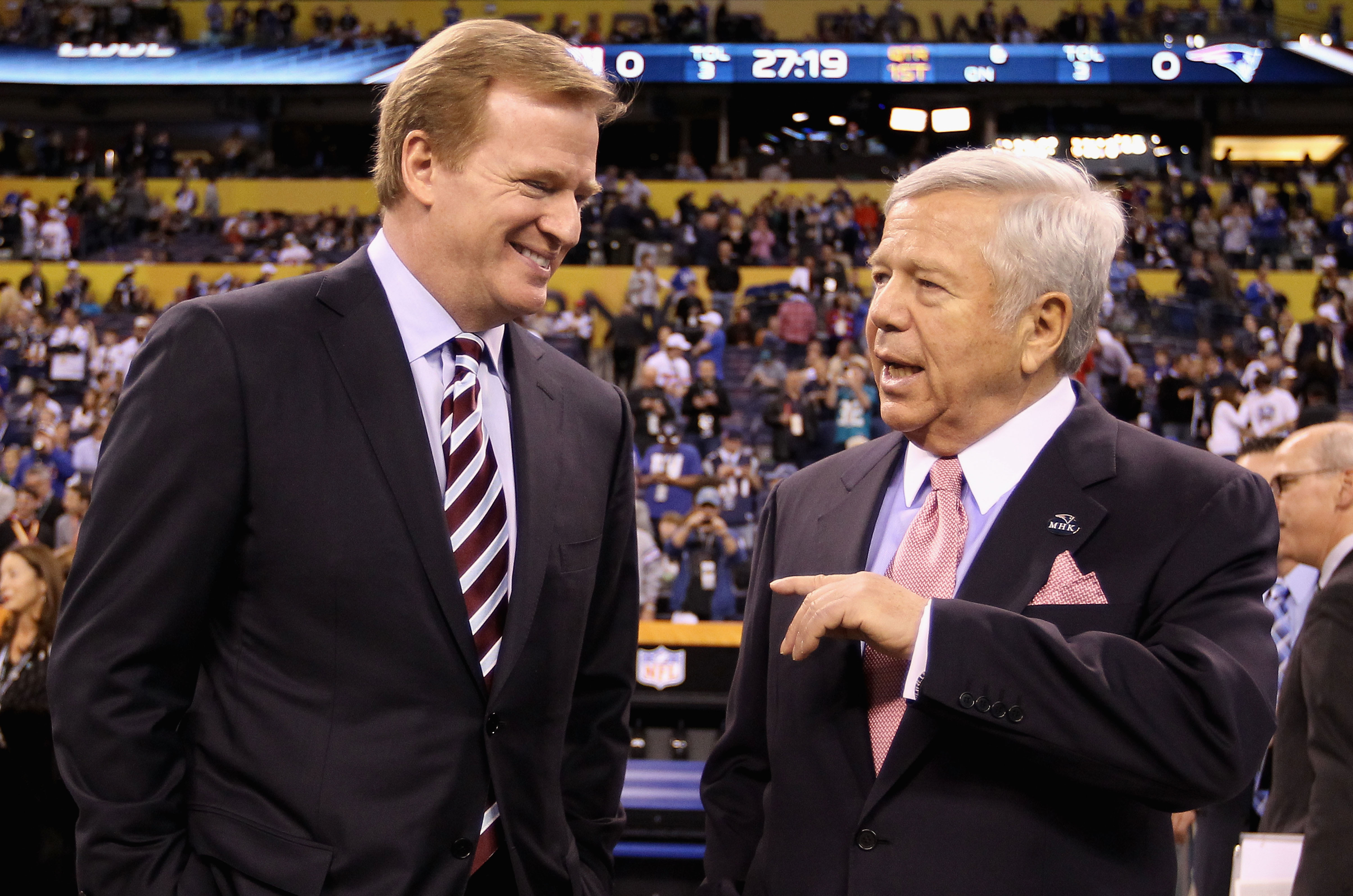 NFL commissioner Roger Goodell and Patriots owner Robert Kraft (AFP) 