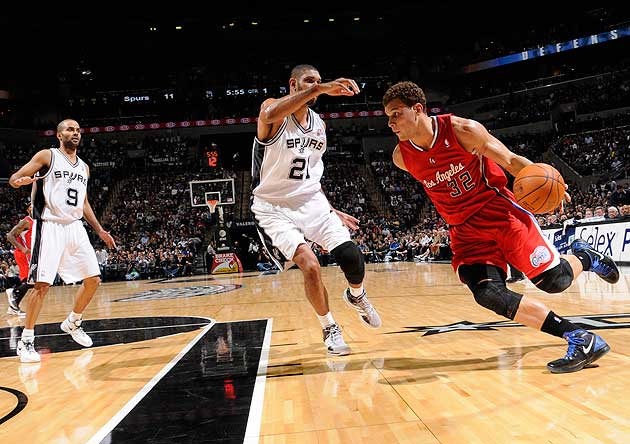  - Blake-Griffin-drives-on-Tim-Duncan.-Getty-Images