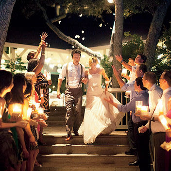  الشموع تضفي جواً رائعاً على حفلات الزفاف 20130926121005