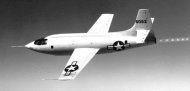 Em 1947, Charles Yeager foi a primeira pessoa a ultrapassar a velocidade do som no Bell X-1.