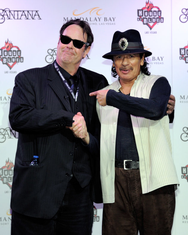 Dan Aykroyd Joins Carlos Santana In House Of Blues Mud Ceremony