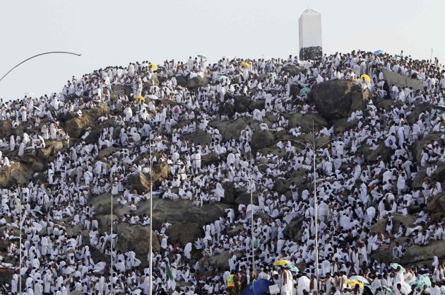 Muslim pilgrims climb Mount …