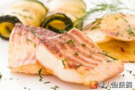 魚類含有豐富蛋白質，可補充癌症患者所需的營養素，促進肌肉生成，提供抗癌所需的體力和免疫力。