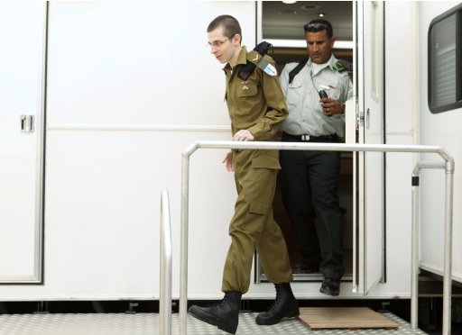 Gilad Shalit walks at Kerem Shalom crossing