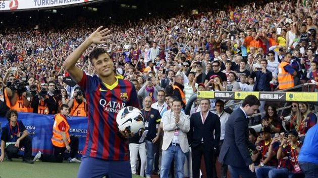 Neymar waves to Barcelona's supporters at his presentation after signing a five-year contract with the club, at Nou Camp stadium in Barcelona June 3, 2013 (Reuters)