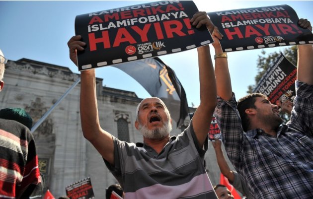 صور مظاهرات المسلمين في يوم واحد ضد الفيلم المسئ  000-Par7313720-jpg_160448