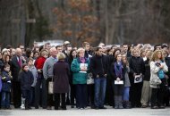 NRA calls for armed school guards as U.S. mourns massacre - Yahoo ...