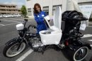 Modelo de motocicleta del fabricante Toto que funciona con un biogas hecho con excrementos de animales