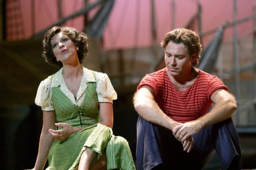 Angela Gheorghiu (L) and Roberto Alagna perform as "Fanny" and "Marius" in a two-act opera on August 29, 2007 in Marseille, southern France. Gheorghiu announced Thursday that she and Alagna were getting a divorce, in an interview with Mediafax news agency