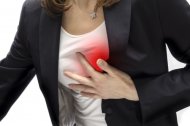 gejala penyakit jantung wanita nyeri dada perempuan heartburn sakit