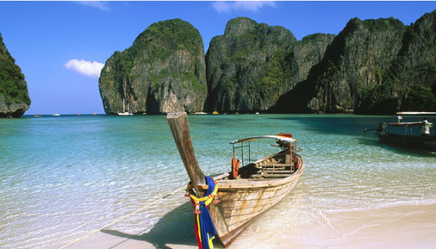 شاطئ خليج مايا -  تايلاند  مايا عبارة عن خليج ضحل بجزيرة Koh Phi Phi Leh محاط بتلال الحجر الجيري  من أغلب جوانبه  وقد زادت شهرة هذا الشاطئ السياحية بعد عام 2000 عندما تم تصوير مشاهد فيلم "الشاطئ the b