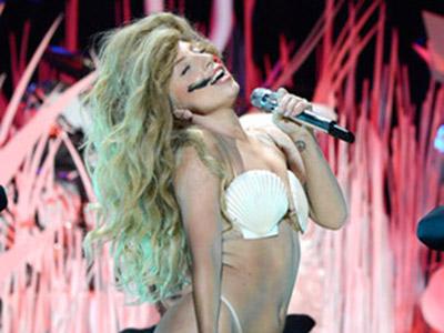 Lady Gaga Kembali Bikin Heboh dengan Pilihan Busananya di MTV VMA 2013