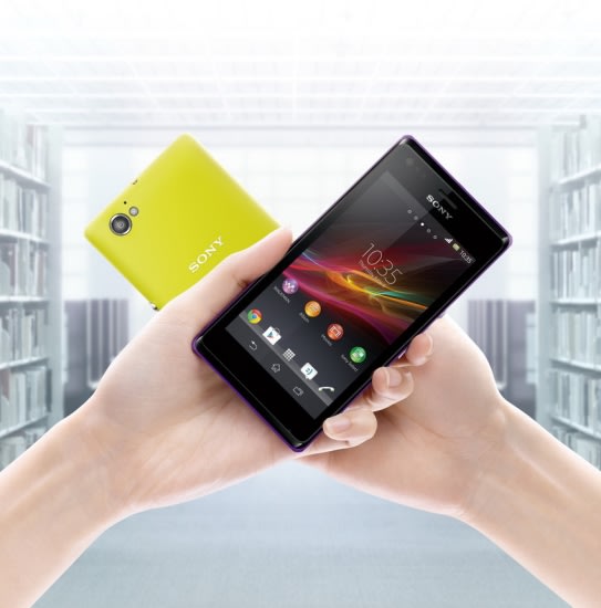 Xperia M透過NFC連結，只要輕輕one-touch，就能全面啟動即時分享、即時感動的行動生活！