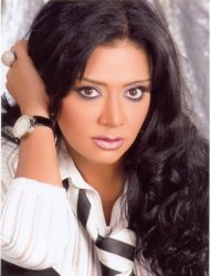 رانيا يوسف تتحضر للبدء بـ "فرس رهان" 20121122132046