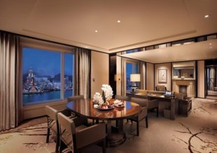 香港半島酒店全新客房隆重登場，圖為特級豪華海景套房