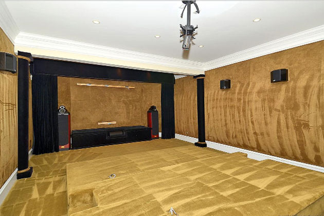 > Gilbert Arenas is selling his infamous, shark tank-laden mansion for $3.5 million (pics) - Photo posted in BX SportsCenter | Sign in and leave a comment below!