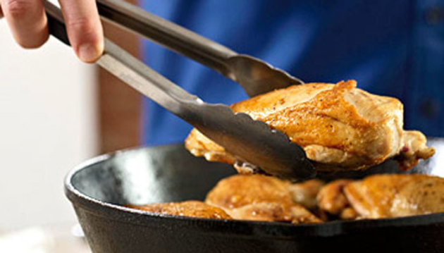 لهذا، نقدم لكِ طريقة سهلة وسريعة لإعداد الدجاج المشوي مع
