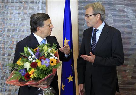 European Commission President Jose Manuel Barroso (L) receives flowers from Atle Leikvoll, Norway's Ambassador to the European Union, at the EC headquarters in Brussels October 12, 2012, after the European Union won the Nobel Peace Prize for its long-term role in uniting the continent, an award seen as morale boost for the bloc as it struggles to resolve its debt crisis. REUTERS/Yves Herman
