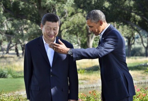 Obama (D) acompanhado do chinês Xi Jinping, em Rancho Mirage (8/6/2013)