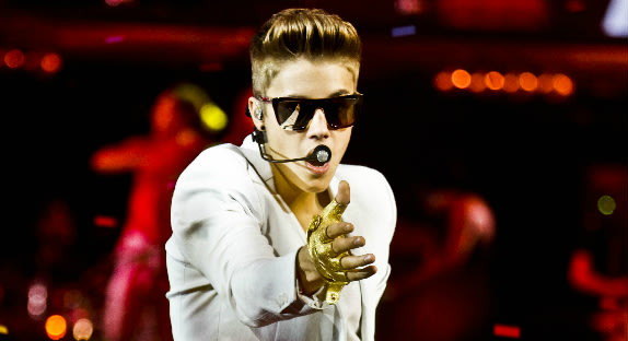 Justin Bieber : Justin Bieber interrompt son concert à Sao Paulo après avoir été touché par un projectile