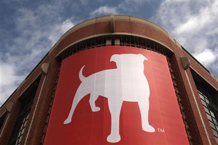 The corporate logo of Zynga Inc, the social network game development company, is shown at its headquarters in San Francisco, California April 26, 2012. REUTERS/Robert Galbraith