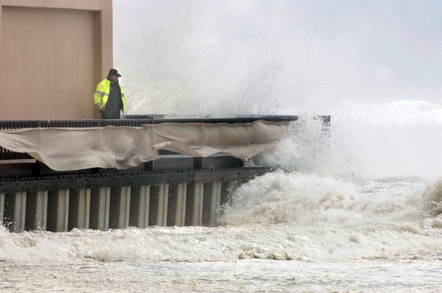 Hurricane Isaac hits southeast Louisiana - Yahoo! News
