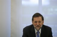 Spanish Prime Minister Mariano Rajoy poses for photographers at the start of his meeting with E.U Economic and Monetary Affairs Commissioner Olli Rehn (unseen) at Madrid's Moncloa Palace October 1, 2012. REUTERS/Susana Vera