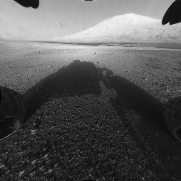 Mars Rover Curiosity Snaps Photo of Crater's Mysterious Mountain