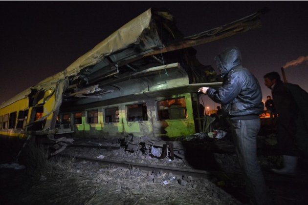 حادث مروع لقطار في مصر بالصور  000-Was7189162-jpg_084205