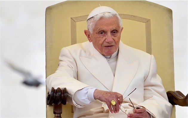 Ảnh: Nhìn lại cuộc đời Giáo hoàng đầu tiên từ nhiệm