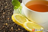 消暑良方不妨選擇以烏龍茶、綠茶為主的「消暑茶凍」，同樣能夠達到消暑生津的作用。