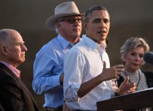 California Governor Jerry Brown (L), farmer Joe Del&nbsp;&hellip;