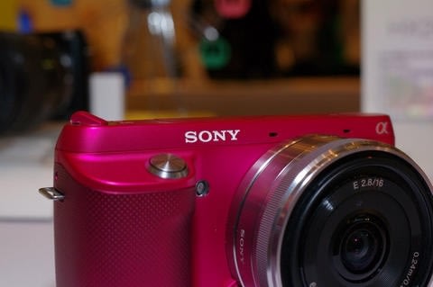 大仁哥的自拍小桃紅， Sony NEX-F3 在台正式發表