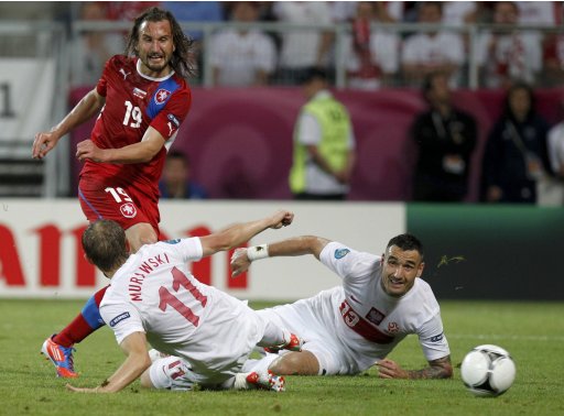 Czech Republic's Jiracek scores a goal past Poland's Murawski and Poland's Wasilewski during their Group A Euro 2012 soccer match at the City Stadium in Wroclaw