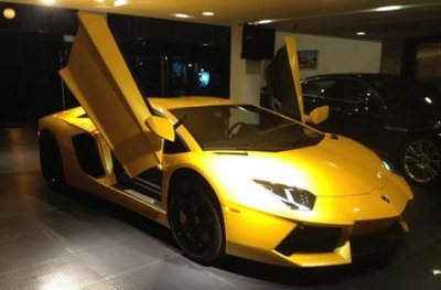 Cường 'đô la' khoe siêu xe Lamborghini Aventador màu vàng C__ng_____la__khoe_si_u-23c6960a1126a3c3a0ce3e2516a8ae03