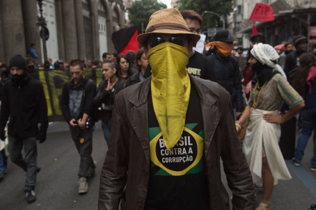 Manifestante em passeata contra a corrupção no Brasil, Rio de Janeiro, 31 de outubro, 2013