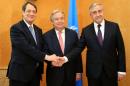 UN Secretary General Antonio Guterres (centre) flanked by Cypriot President Nicos Anastasiades (L) and Turkish Cypriot leader Mustafa Akinci before a trilateral meeting in Geneva, on January 12, 2017
