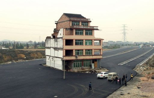 Chine: refusant l'expropriation, un couple se retrouve au milieu d'une route Photo_1353660814489-1-0