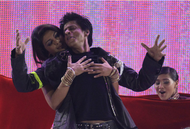 India&#39;s film actors Shahrukh Khan, right, performs with Priyanka Chopra, left,   during 1860 anniversary celebrations that marked the arrival of Indians in the country 150 years ago at the Moses M